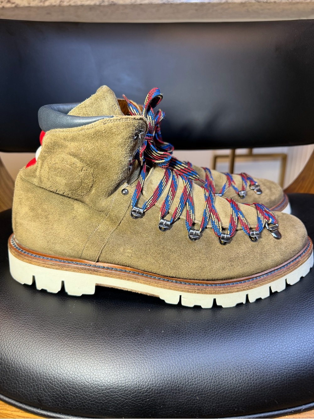 Bally Olive Suede Chukka Hiking Boots with Multicolor Laces Sz 9 US